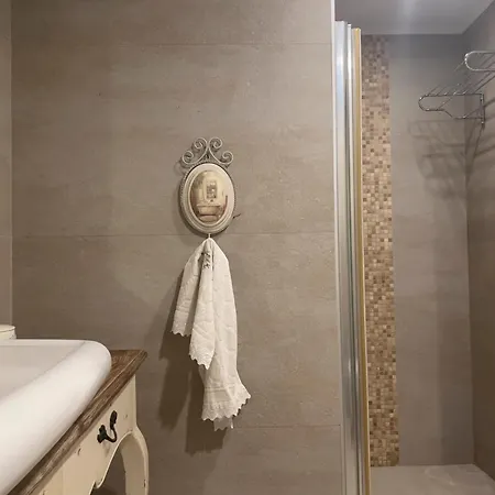 Private Pool Getaway In A Luxury Stone Villa 빌라